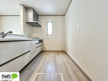 �L�b�`���@�{�H��ʐ^�@�V�z�Ȃ�ł͂̃s�J�s�J�̃L�b�`���͖����̂��������y�������Ă���܂��ˁB