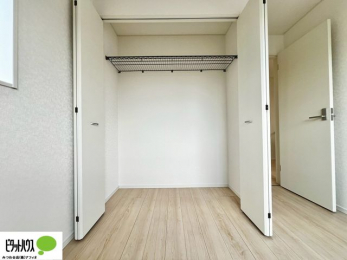 ���[�@���ꂼ��̂������Ɏ��[�X�y�[�X������̂Ńv���C�x�[�g�ȉו����g�߂ɒu�����Ƃ��ł��܂��B