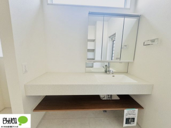 ���ʑ�E���ʏ��@�{�H��ʐ^�@�O�ʋ��̗���A�V���N���ȂǑ������[��������A�L�X�Ƃ������ʉ��ϑ�ł��B