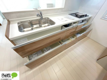 �L�b�`���@�{�H��ʐ^�@�V�z�Ȃ�ł͂̃s�J�s�J�̃L�b�`���͖����̂��������y�������Ă���܂��ˁB