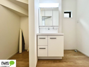 ���ʑ�E���ʏ��@�O�ʋ��̗���A�V���N���ȂǑ������[��������A�L�X�Ƃ������ʉ��ϑ�ł��B