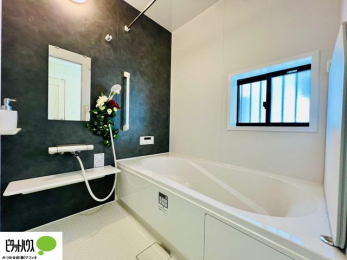 ���r���O�@�傫�ȑ��̂��郊�r���O�͖��邭�A���ʂ����ǂ��A�Ƒ��݂�Ȃ̏΂����������n��܂�