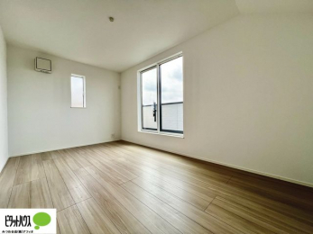 �Q���@����̏I���ɕv�w�ł������߂������Q���B�L���ɂ�Ƃ肪����A�Ƒ��̋C�z�������Ȃ������������x�߂���S�̃v���C�x�[�g��Ԃł��B