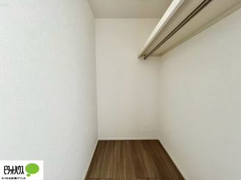 ���[�@�E�H�[�N�C���N���[�[�b�g�͂��m�������[����̂͂������A���s�o�b�N�Ȃǂ̑傫�ȉו������[���Ă����̂ɂ��֗��ł��B