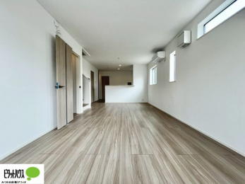 ���r���O�@���R�����������ޒg���ȃ��r���O�B��������ɂ͓Ǐ��₨���Q�ł����Ȃ���̂�т�Ɖ߂����ЂƎ����B