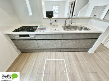 �L�b�`���@�V�z�Ȃ�ł͂̃s�J�s�J�̃L�b�`���͖����̂��������y�������Ă���܂��ˁB
