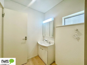 ���ʑ�E���ʏ��@�O�ʋ��̗���A�V���N���ȂǑ������[��������A�L�X�Ƃ������ʉ��ϑ�ł��B