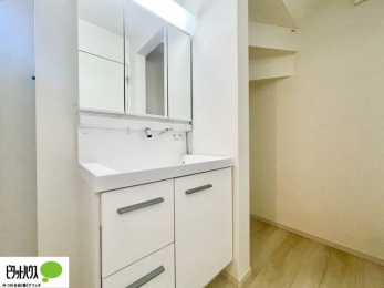 ���ʑ�E���ʏ��@�O�ʋ��̗���A�V���N���ȂǑ������[��������A�L�X�Ƃ������ʉ��ϑ�ł��B