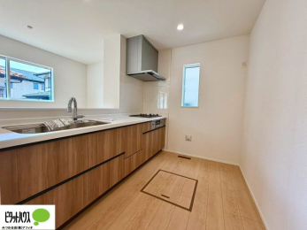 �L�b�`���@�V�z�Ȃ�ł͂̃s�J�s�J�̃L�b�`���͖����̂��������y�������Ă���܂��ˁB