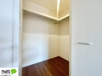 ���[�@�E�H�[�N�C���N���[�[�b�g�͂��m�������[����̂͂������A���s�o�b�N�Ȃǂ̑傫�ȉו������[���Ă����̂ɂ��֗��ł��B