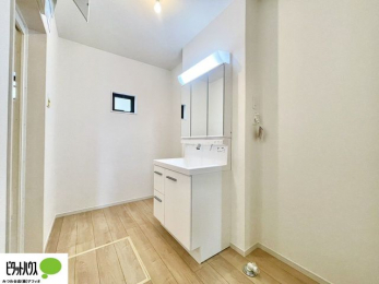 ���ʑ�E���ʏ��@�{�H��ʐ^�@�������[��������A�L�X�Ƃ������ʉ��ϑ�ł��B