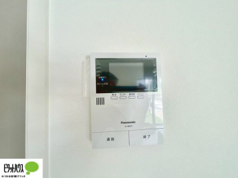 ���̑��@�{�H��ʐ^�F������Ԃ����S��TV���j�^�[�t���C���^�[�z��