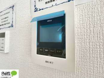 ���̑��@�{�H��ʐ^�@�@������Ԃ����S��TV���j�^�[�t���C���^�[�z��