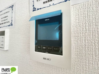 ���̑��@�{�H��ʐ^�@�@������Ԃ����S��TV���j�^�[�t���C���^�[�z��