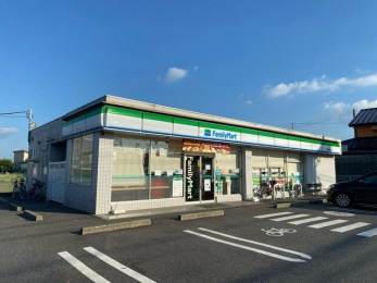 ���ӊ��@�t�@�~���[�}�[�g��t�ᏼ���X �k��4���B 310m