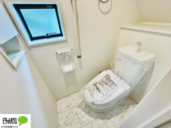�g�C���@�{�H��ʐ^�F1�E2�K�E�H�V�����b�g�g�C�������B