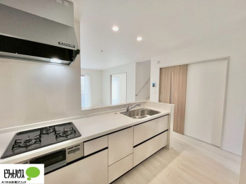 �L�b�`���@�{�H��ʐ^�@�V�z�Ȃ�ł͂̃s�J�s�J�̃L�b�`���͖����̂��������y�������Ă���܂��ˁB