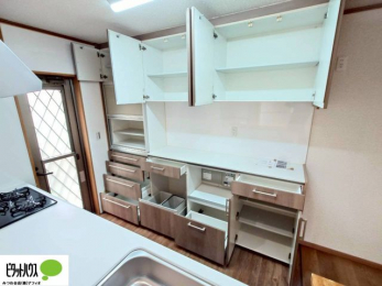 ���̑��@�L�b�`�����ɂ͒݌˒I�ƃJ�E���^�[���[�t���Œ������̐����⏬�������q�l�̂���`�����ł��܂��B