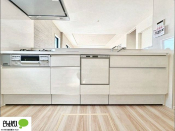 �L�b�`���@�{�H��ʐ^�F�V�z�Ȃ�ł͂̃s�J�s�J�̃L�b�`���͖����̂��������y�������Ă���܂��ˁB