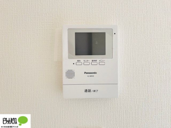 ���̑��@�{�H��ʐ^�F������Ԃ����S��TV���j�^�[�t���C���^�[�z��