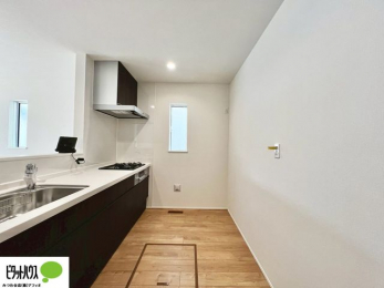 �L�b�`���@�{�H��ʐ^�@�V�z�Ȃ�ł͂̃s�J�s�J�̃L�b�`���͖����̂��������y�������Ă���܂��ˁB