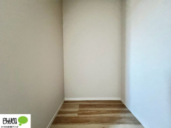 ���[�@�E�H�[�N�C���N���[�[�b�g�͂��m�������[����̂͂������A���s�o�b�N�Ȃǂ̑傫�ȉו������[���Ă����̂ɂ��֗��ł��B