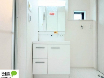 ���ʑ�E���ʏ��@�O�ʋ��̗���A�V���N���ȂǑ������[��������A�L�X�Ƃ������ʉ��ϑ�ł��B