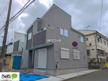 �L�b�`���@�{�H��ʐ^�F�l�C�̃J�E���^�[�L�b�`������́A���r���O�ɂ��邲�Ƒ��̗l�q���f���܂�