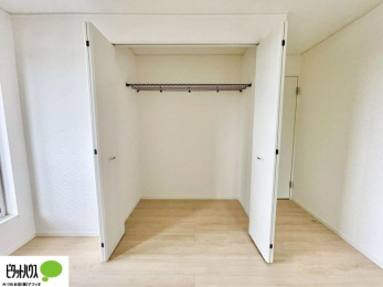 �q�������@�傫�Ȏ��[�͂��m����ׂ����G�݂������Ղ肵�܂��܂��B