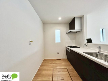 �L�b�`���@�{�H��ʐ^�@�V�z�Ȃ�ł͂̃s�J�s�J�̃L�b�`���͖����̂��������y�������Ă���܂��ˁB