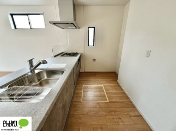 �L�b�`���@�{�H��ʐ^�@�V�z�Ȃ�ł͂̃s�J�s�J�̃L�b�`���͖����̂��������y�������Ă���܂��ˁB