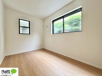 ���̑��@1�K�T�[�r�X���[��4.47���B���ցE�p�\�R���E���[�L���O�X�y�[�X�ȂǑ��p�r�ɗ��p�ł��܂��B
