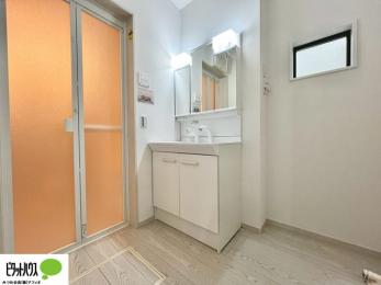 ���ʑ�E���ʏ��@�{�H��ʐ^�@�O�ʋ��̗���A�V���N���ȂǑ������[��������A�L�X�Ƃ������ʉ��ϑ�ł��B