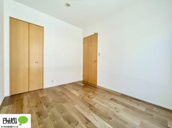 �o���R�j�[�@���ꂼ��̂������Ɏ��[�X�y�[�X������̂Ńv���C�x�[�g�ȉו����g�߂ɒu�����Ƃ��ł��܂��B