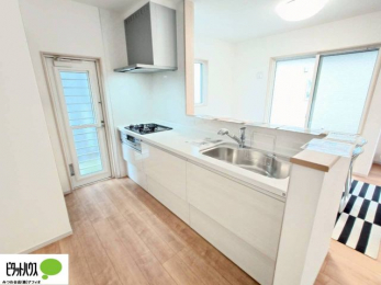 �L�b�`���@�V�z�Ȃ�ł͂̃s�J�s�J�̃L�b�`���͖����̂��������y�������Ă���܂��ˁB