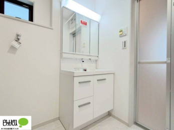 ���ʑ�E���ʏ��@�O�ʋ��̗���A�V���N���ȂǑ������[��������A�L�X�Ƃ������ʉ��ϑ�ł��B
