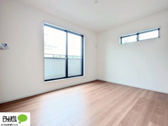 �o���R�j�[�@�傫�ȑ����疾�邢�z�˂�������܂��B