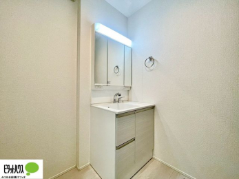 ���ʑ�E���ʏ��@�O�ʋ��̗���A�V���N���ȂǑ������[��������A�L�X�Ƃ������ʉ��ϑ�ł��B