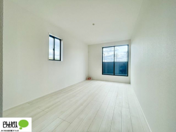 �Q���@����̏I���ɕv�w�ł������߂������Q���B�L���ɂ�Ƃ肪����A�Ƒ��̋C�z�������Ȃ������������x�߂���S�̃v���C�x�[�g��Ԃł��B