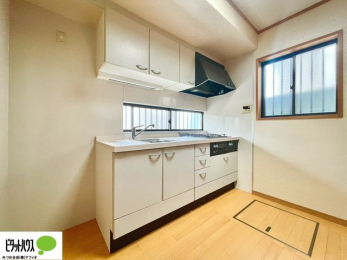 �L�b�`���@�������[���t���Ă���̂ŃL�b�`��������X�b�L���Еt���܂��B