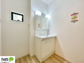 ���ʑ�E���ʏ��@�O�ʋ��̗���A�V���N���ȂǑ������[��������A�L�X�Ƃ������ʉ��ϑ�ł��B