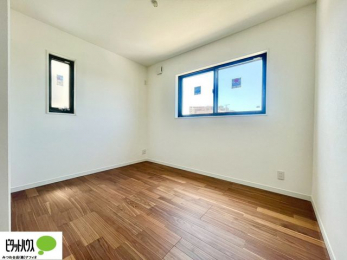 �q�������@�w�т̎��Ԃ��V�Ԏ��Ԃ���؂ɂł���q�ǂ������B�Ƌ�̔z�u�����₷���V���v���Ȑ݌v�ŁA�������K�Ɏg���܂��B