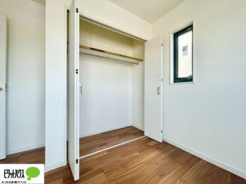 ���[�@���ꂼ��̂������Ɏ��[�X�y�[�X������̂Ńv���C�x�[�g�ȉו����g�߂ɒu�����Ƃ��ł��܂��B