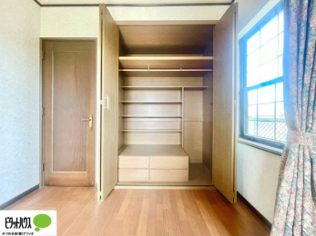 �o���R�j�[�@���ꂼ��̂������Ɏ��[�X�y�[�X������̂Ńv���C�x�[�g�ȉו����g�߂ɒu�����Ƃ��ł��܂��B