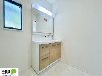 ���ʑ�E���ʏ��@�O�ʋ��̗���A�V���N���ȂǑ������[��������A�L�X�Ƃ������ʉ��ϑ�ł��B