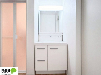 ���ʑ�E���ʏ��@�V�����[�t���O�ʋ����ʑ�B�㕔�ɂ����[�X�y�[�X������A�������X�b�L���Еt���܂�