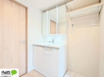 ���ʑ�E���ʏ��@�O�ʋ��̗���A�V���N���ȂǑ������[��������A�L�X�Ƃ������ʉ��ϑ�ł��B
