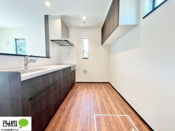 �L�b�`���@�V�z�Ȃ�ł͂̃s�J�s�J�̃L�b�`���͖����̂��������y�������Ă���܂��ˁB