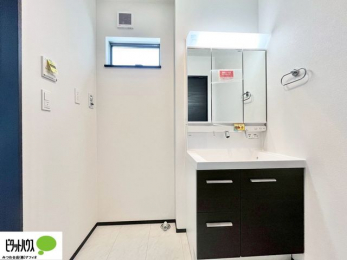 ���ʑ�E���ʏ��@�O�ʋ��̗���A�V���N���ȂǑ������[��������A�L�X�Ƃ������ʉ��ϑ�ł��B