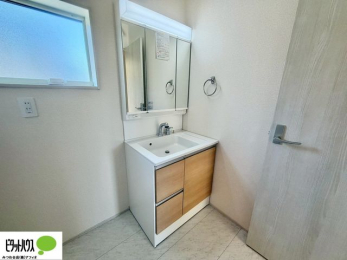 ���ʑ�E���ʏ��@�O�ʋ��̗���A�V���N���ȂǑ������[��������A�L�X�Ƃ������ʉ��ϑ�ł��B